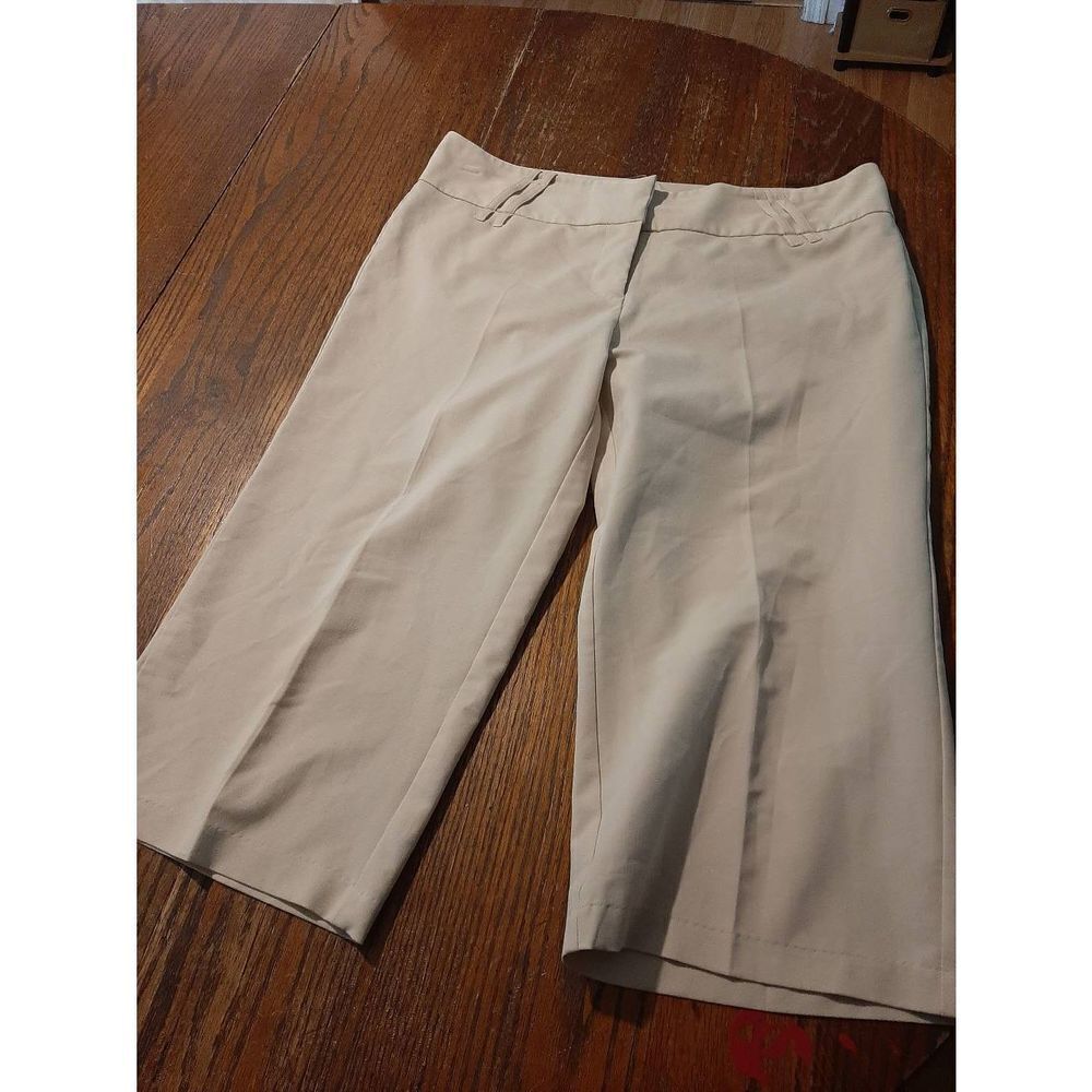 Size 11/12 Maurices Cream Light Tan Bermuda Shorts Capris Pedal Pushers Skimmers